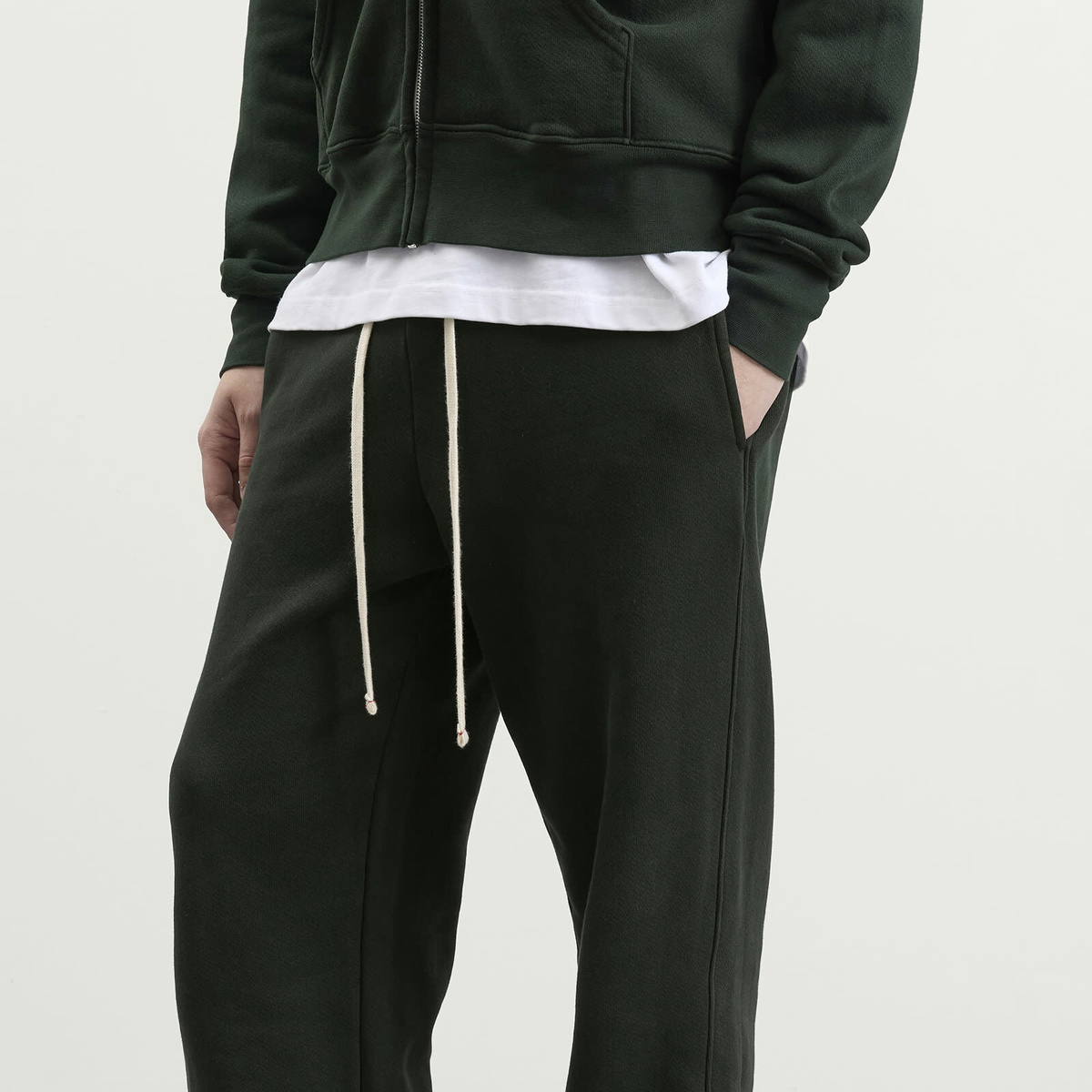 Les Tien Men's Heavyweight Classic Sweatpant in Pine