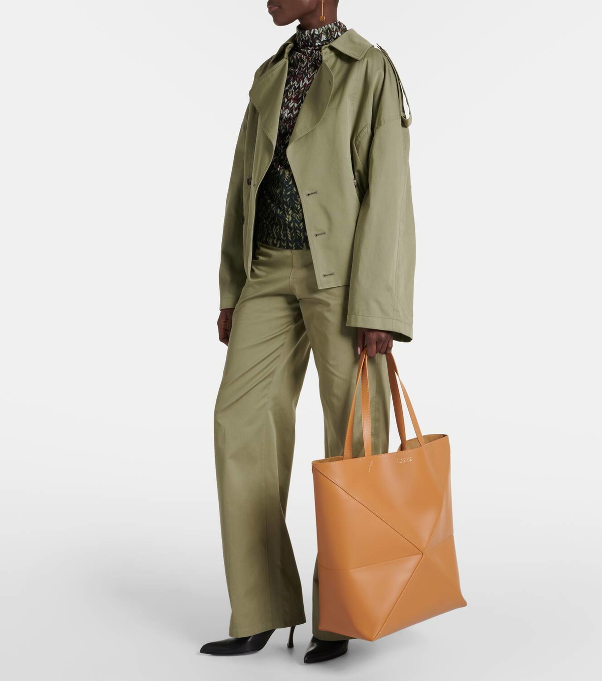 アウトレット特価セール【LOEWE】PUZZLE FOLD TOTE XL 送料込み XL Puzzle Fold tote in shiny calfskin Black - LOEWE