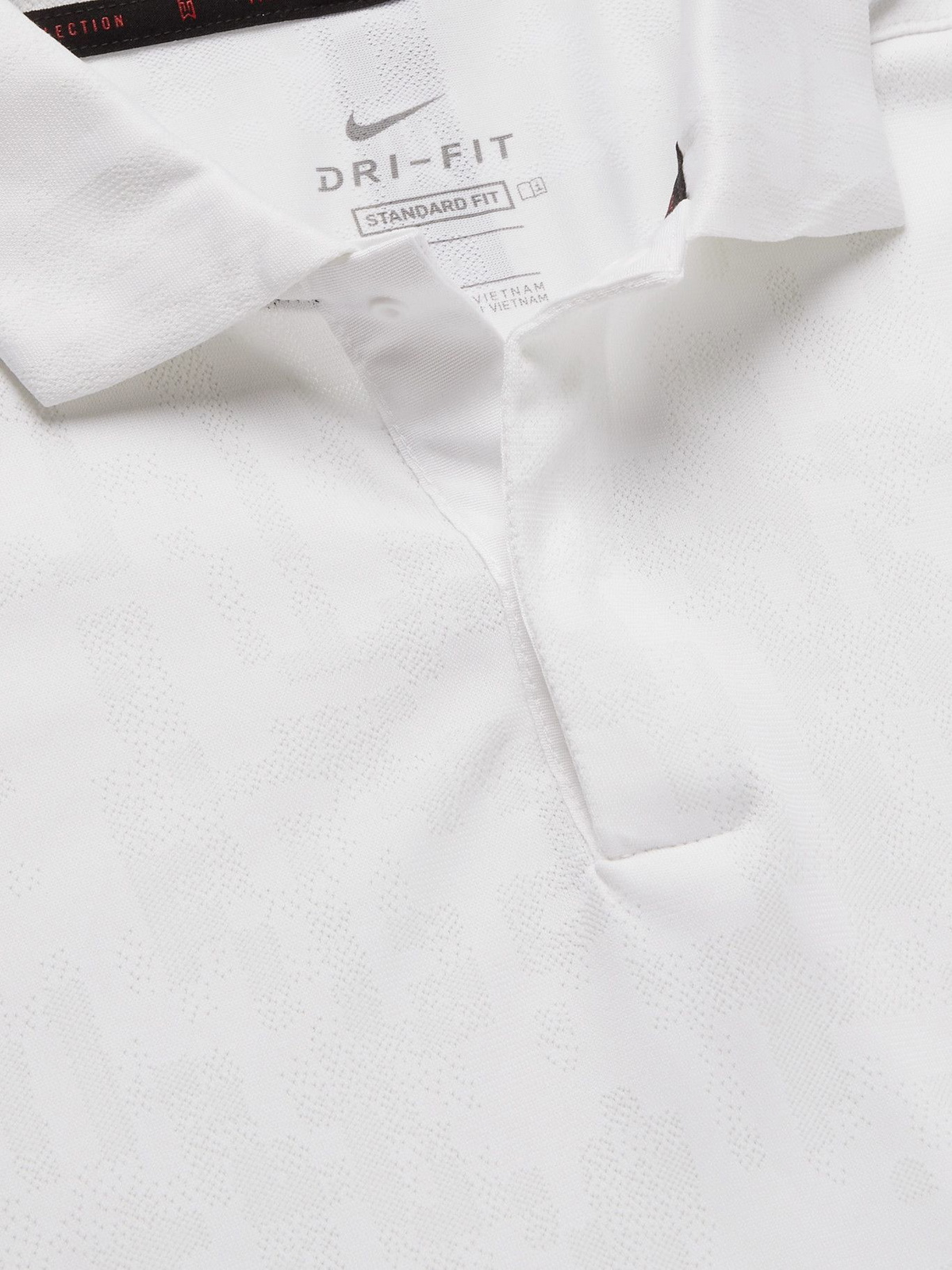 tiger woods white golf shirt