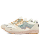 Karhu Men's Aria 95 Sneaker in Turtledove/Iceberg Green