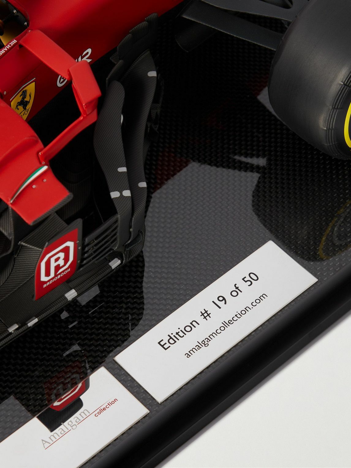Amalgam Collection - Ferrari SF21 Charles Leclerc (2021) 1:8 Model Car