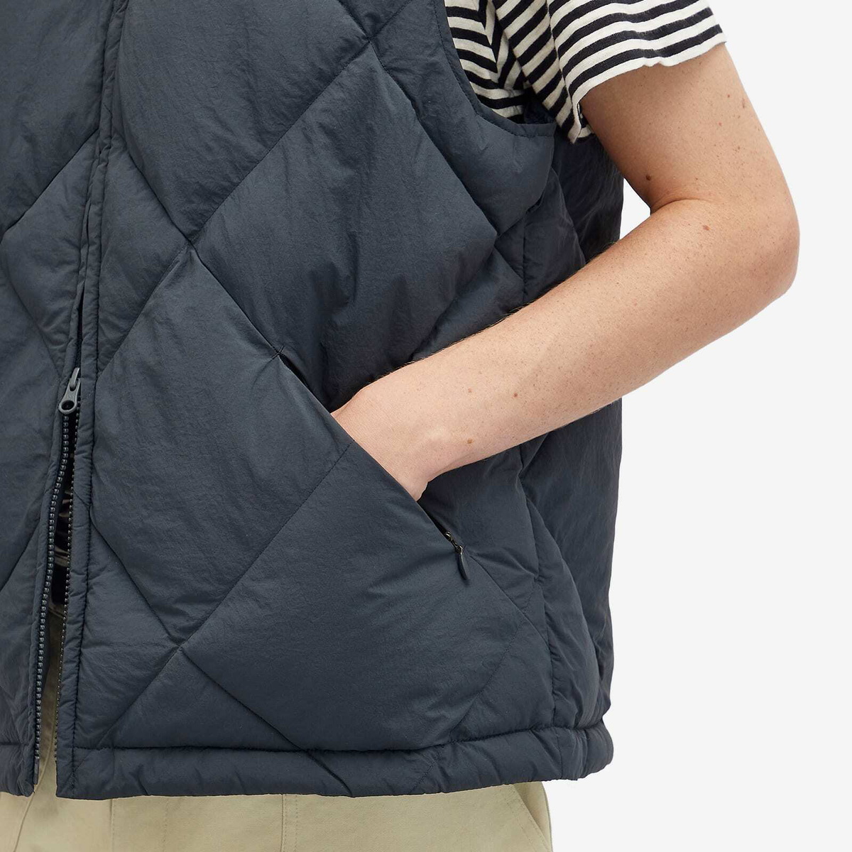 Kestin Men's Linton Padded Vest in Charcoal Recycled Nylon