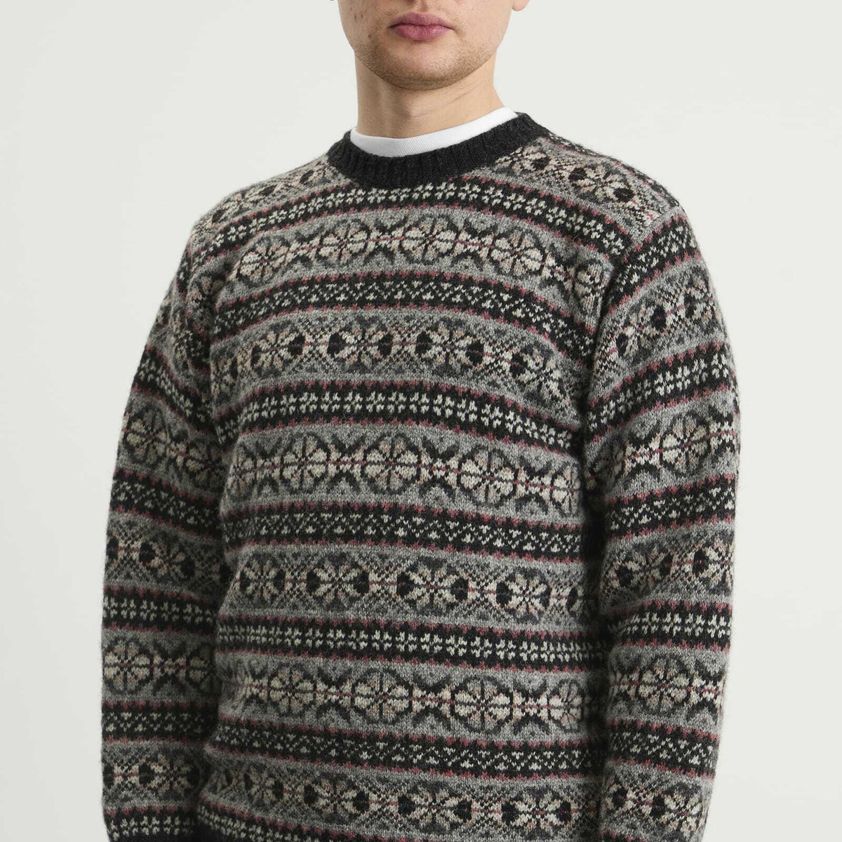 Jamieson's of Shetland Men's Jamiesons of Shetland Fair Isle Crew Knit in New Pattern Black/Pink