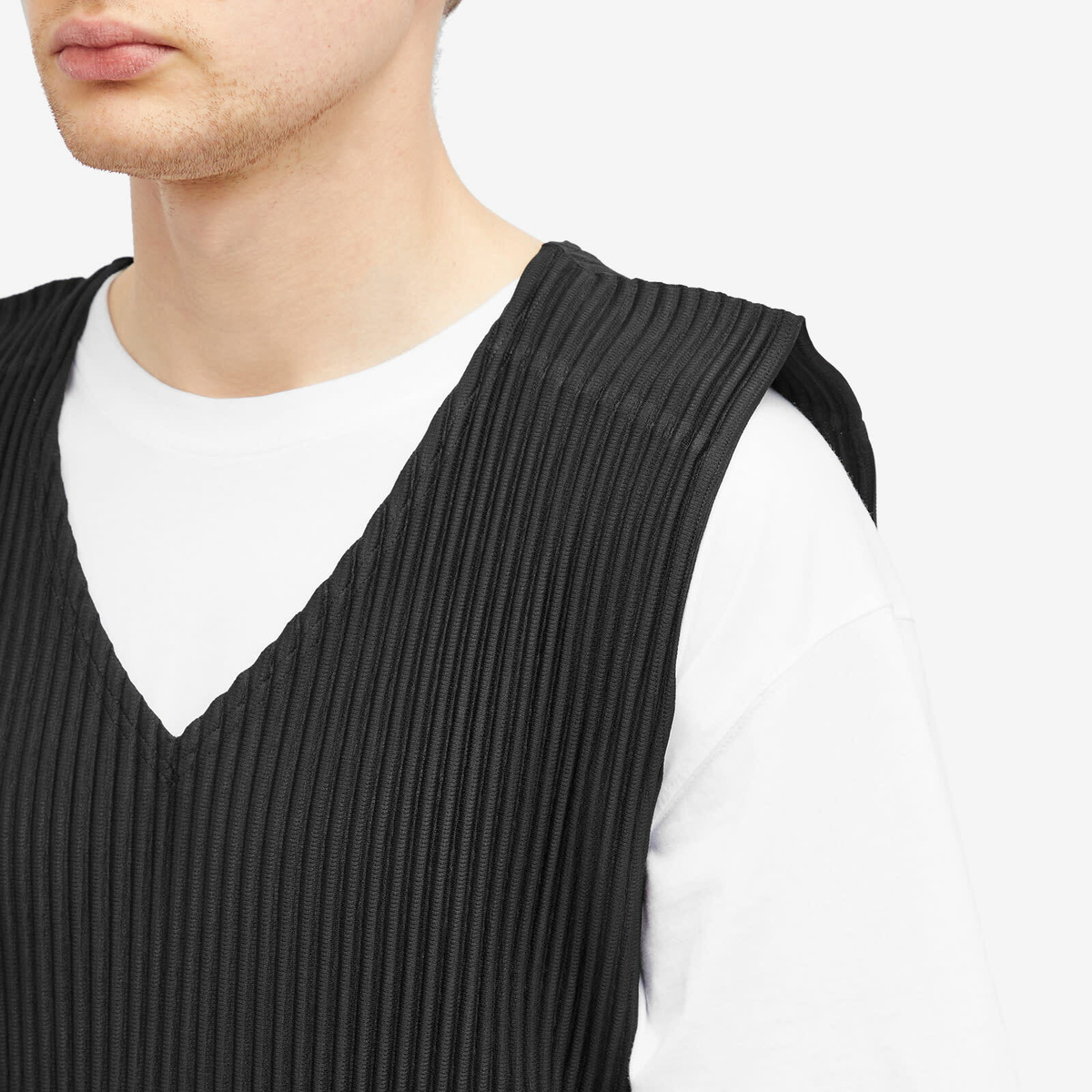 Homme Plissé Issey Miyake Men's Pleated Vest in Black Homme Plisse