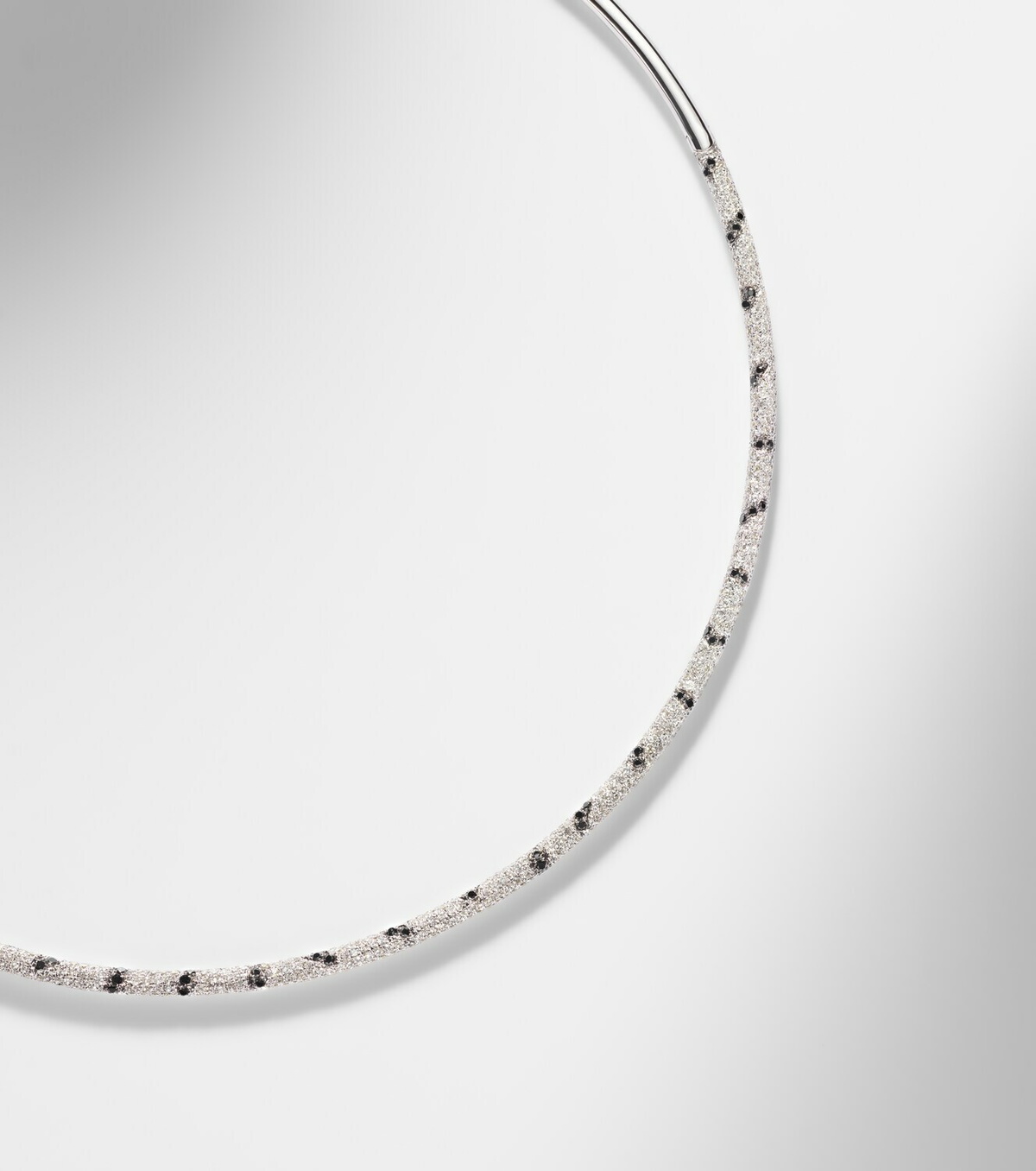 Yvonne Léon Torque Zèbre 9kt white gold necklace with diamonds