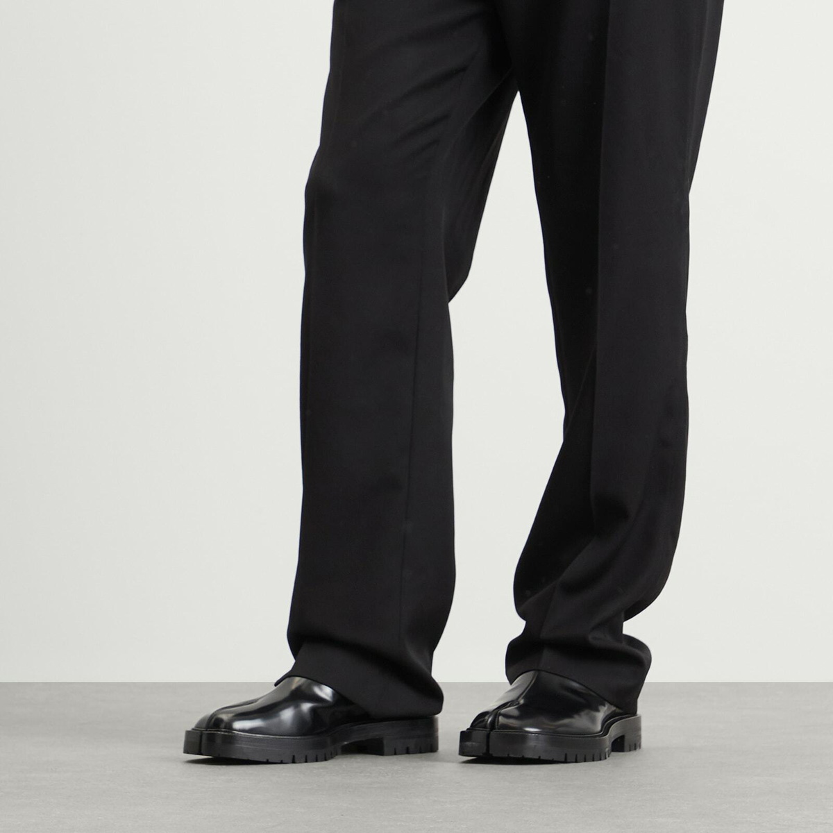 Maison Margiela Men's Tabi County Chelsea Boot in Black