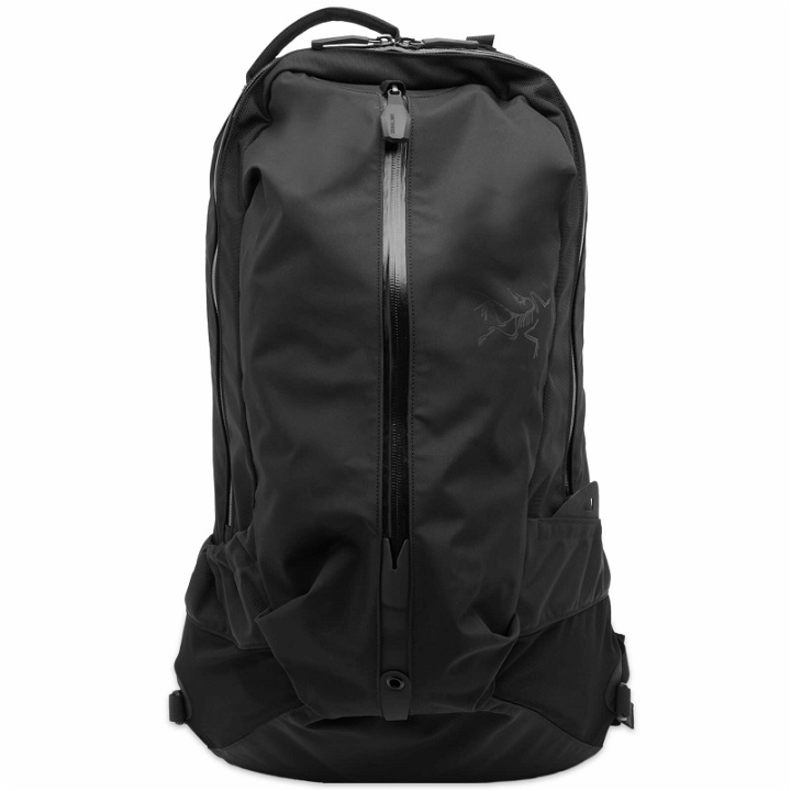Photo: Arc'teryx Arro 22 Backpack in Black Ii