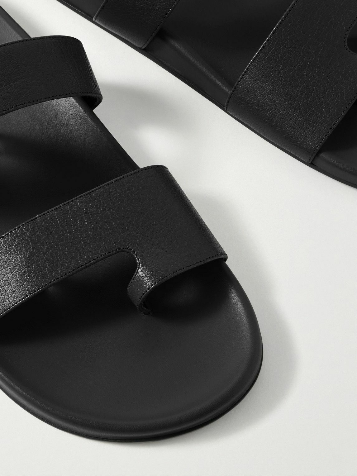 サンダル・ミュール THE ROW HUGH SANDALO IN BLACK LEATHER Hugh Ankle Strap Sandal Black in Leather – The Row