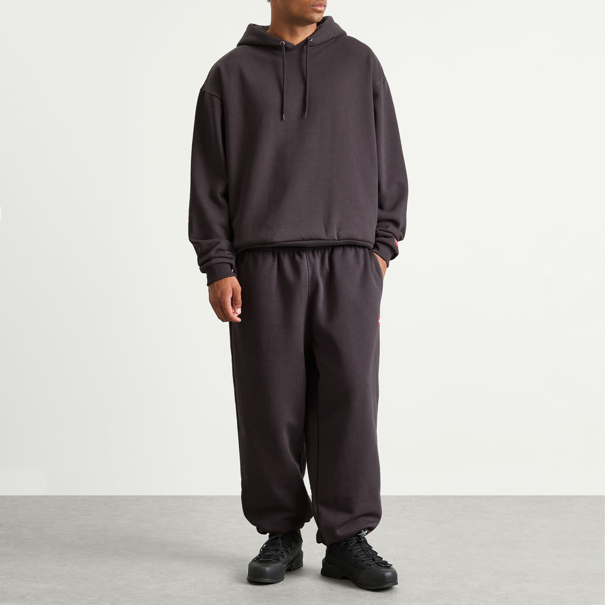 The North Face Men's Redbox Sweatpants in Obsidian