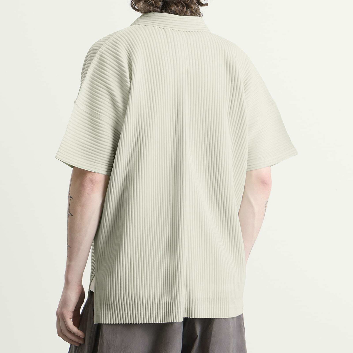Homme Plissé Issey Miyake Men's Pleat Short Sleeve Shirt in Duomo Green