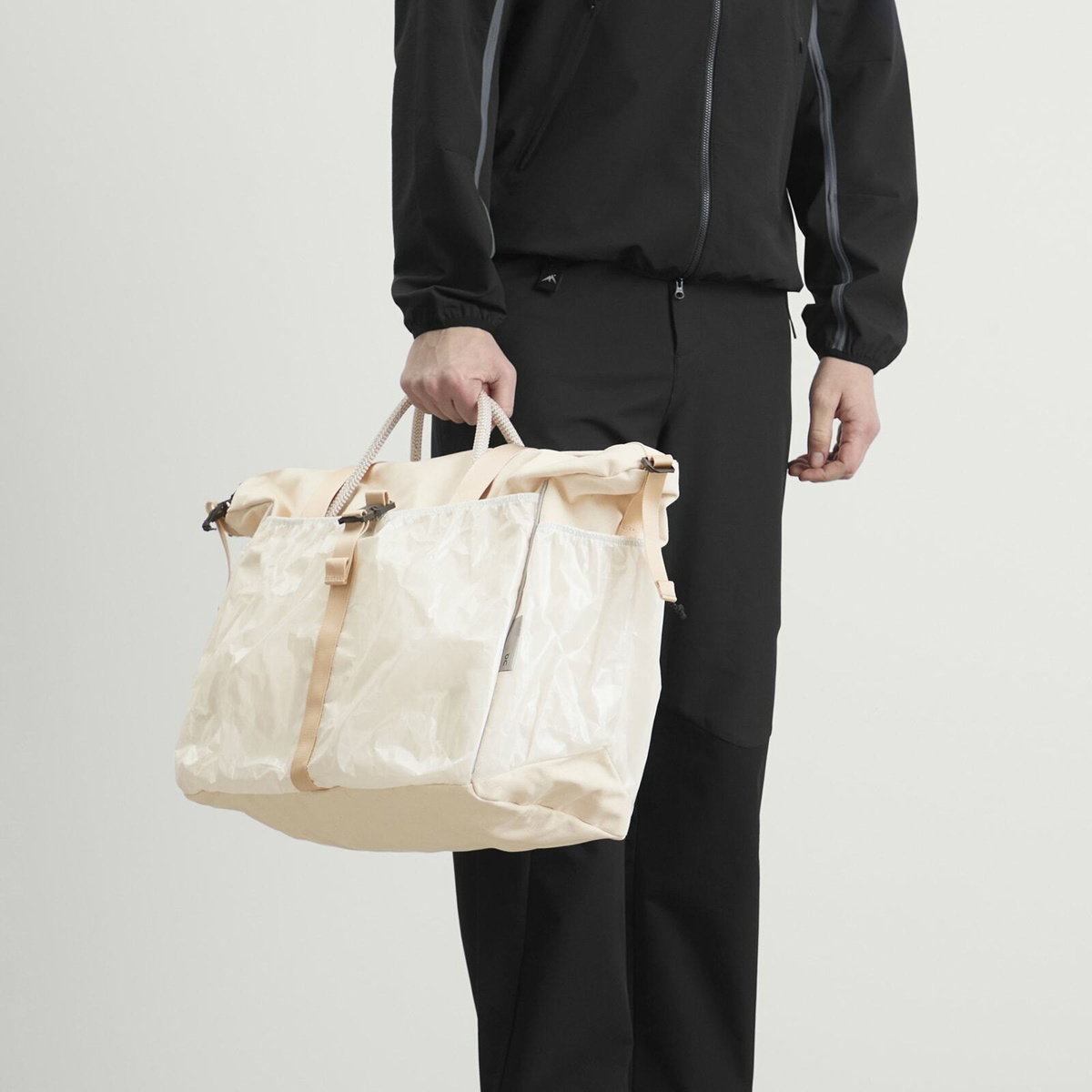 ON Court Pack 40L in Sesame/White 