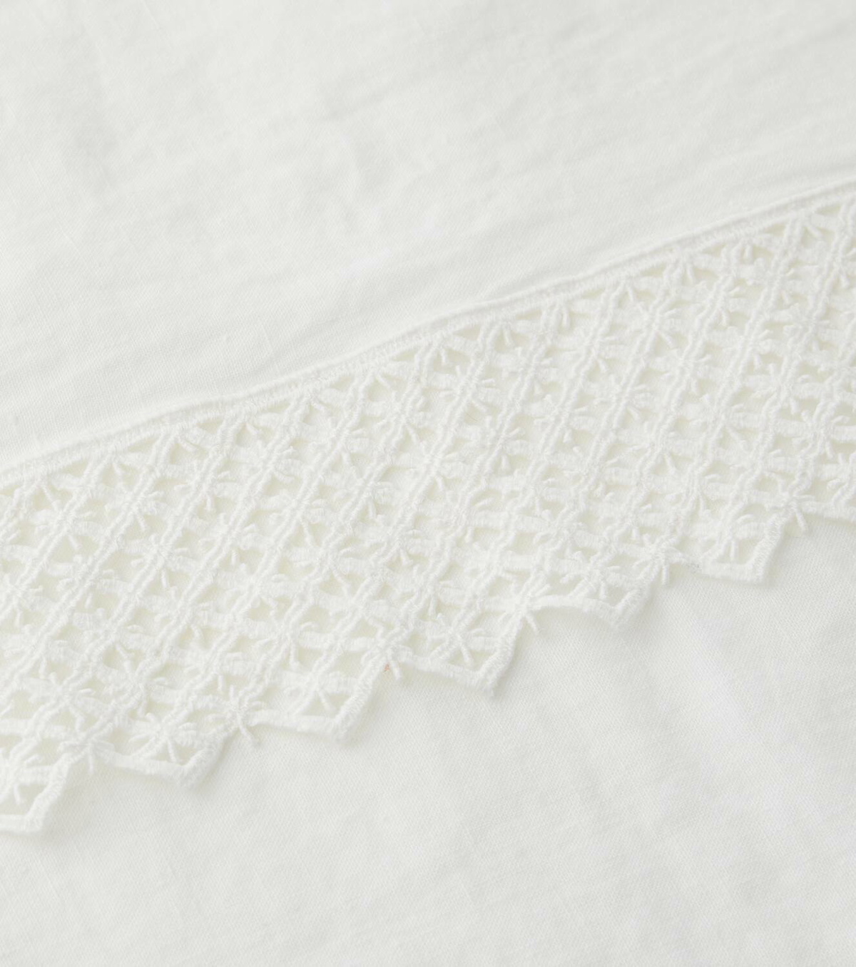 Once Milano Macramé linen tablecloth