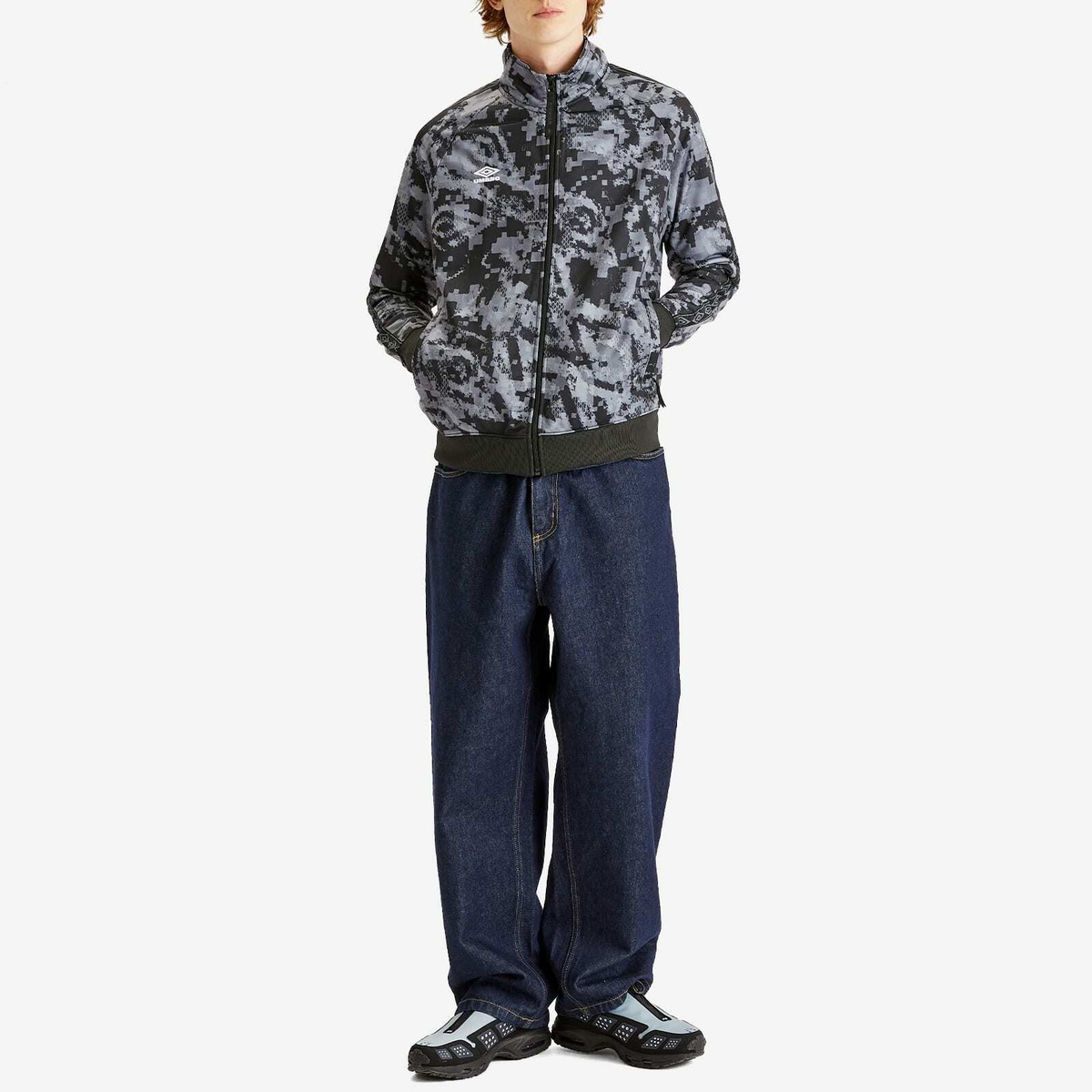 ★Umbro Taped Digi Long Sleeve Jersey 関税込★ Umbro Taped Digi Track Top in Black Camo Umbro