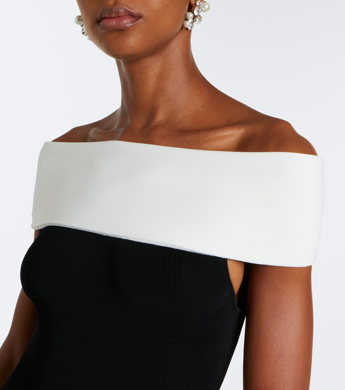 Roland Mouret Off-shoulder gown