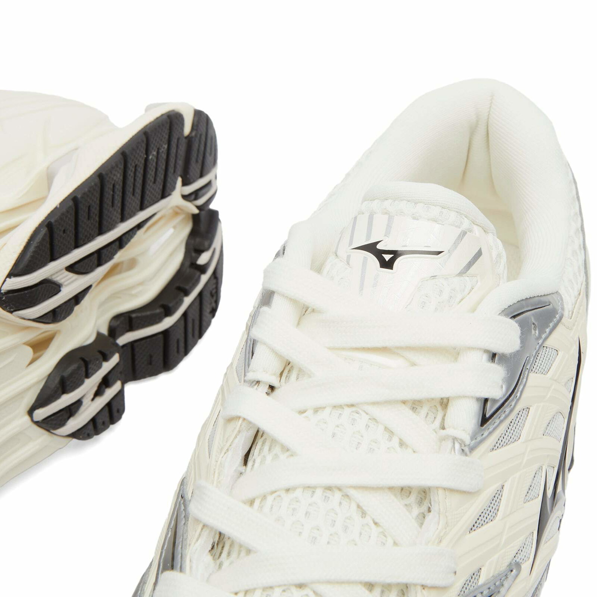 Mizuno Wave Prophecy LS in Pristine/Black/Silver