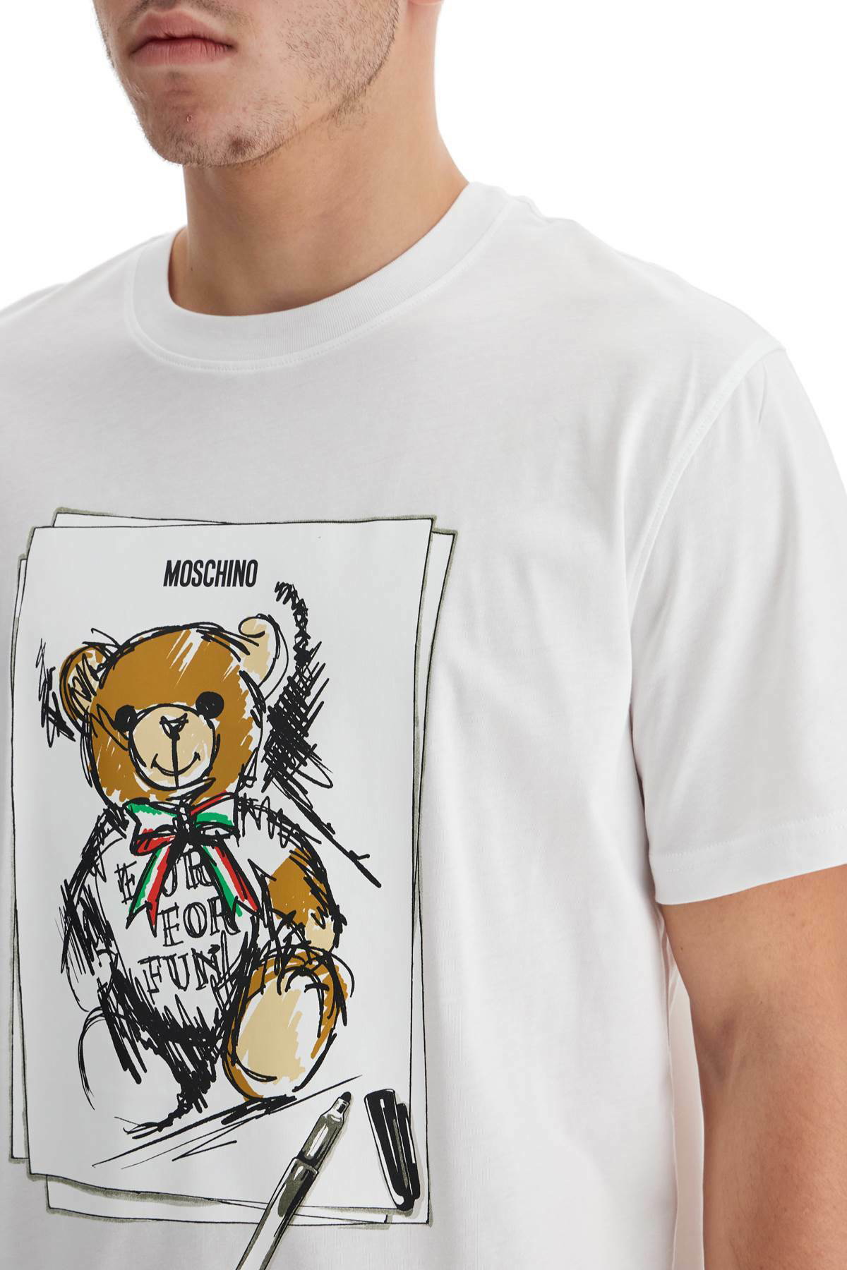 【関税込み】Moschino ホワイト Drawn Teddy Bear Tシャツ Moschino - White Teddy Bear T-Shirt | Childrensalon