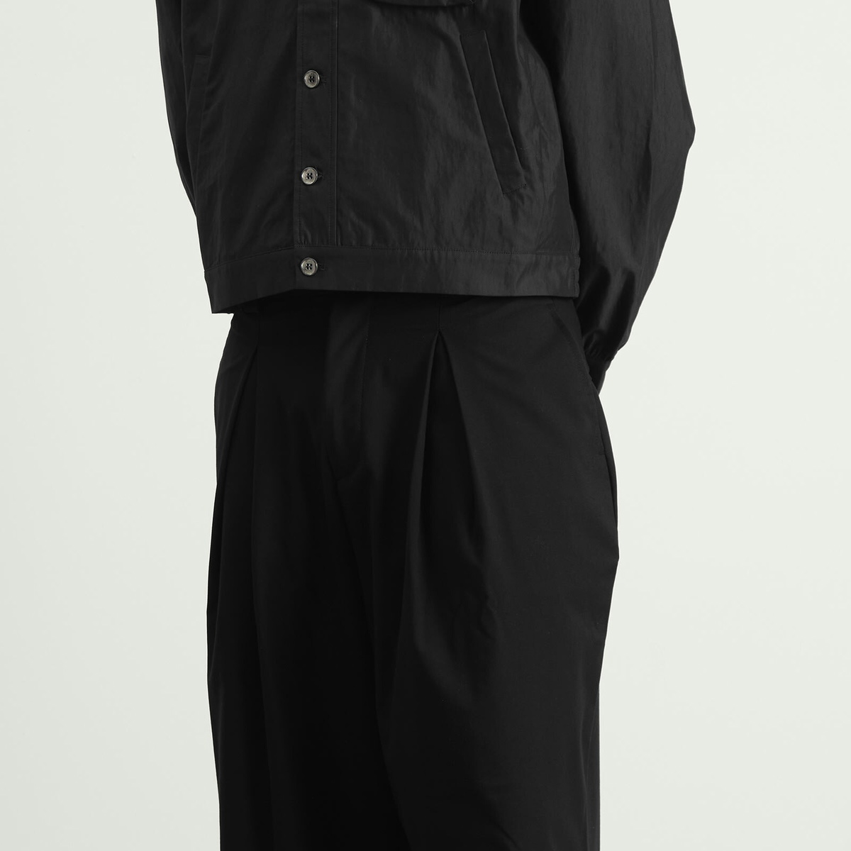 Anglan Men's Valley Tuck Trousers in Black
