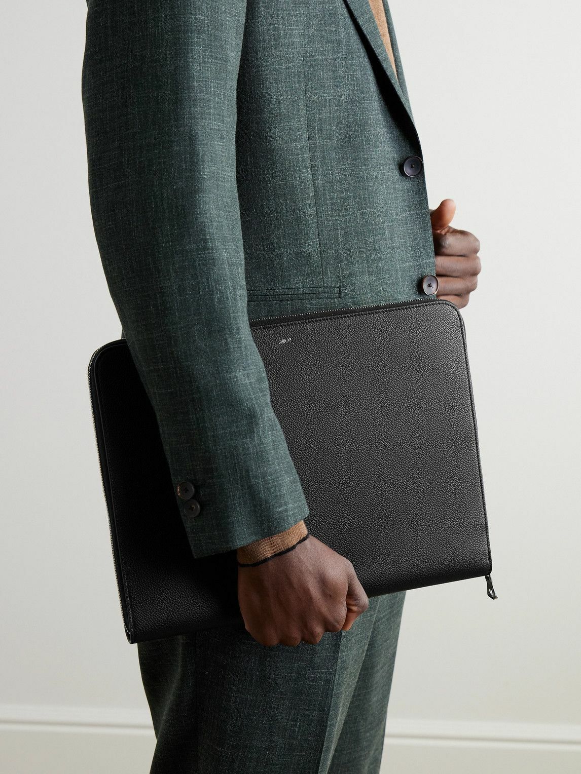 Mr P. - Full-Grain Leather Pouch