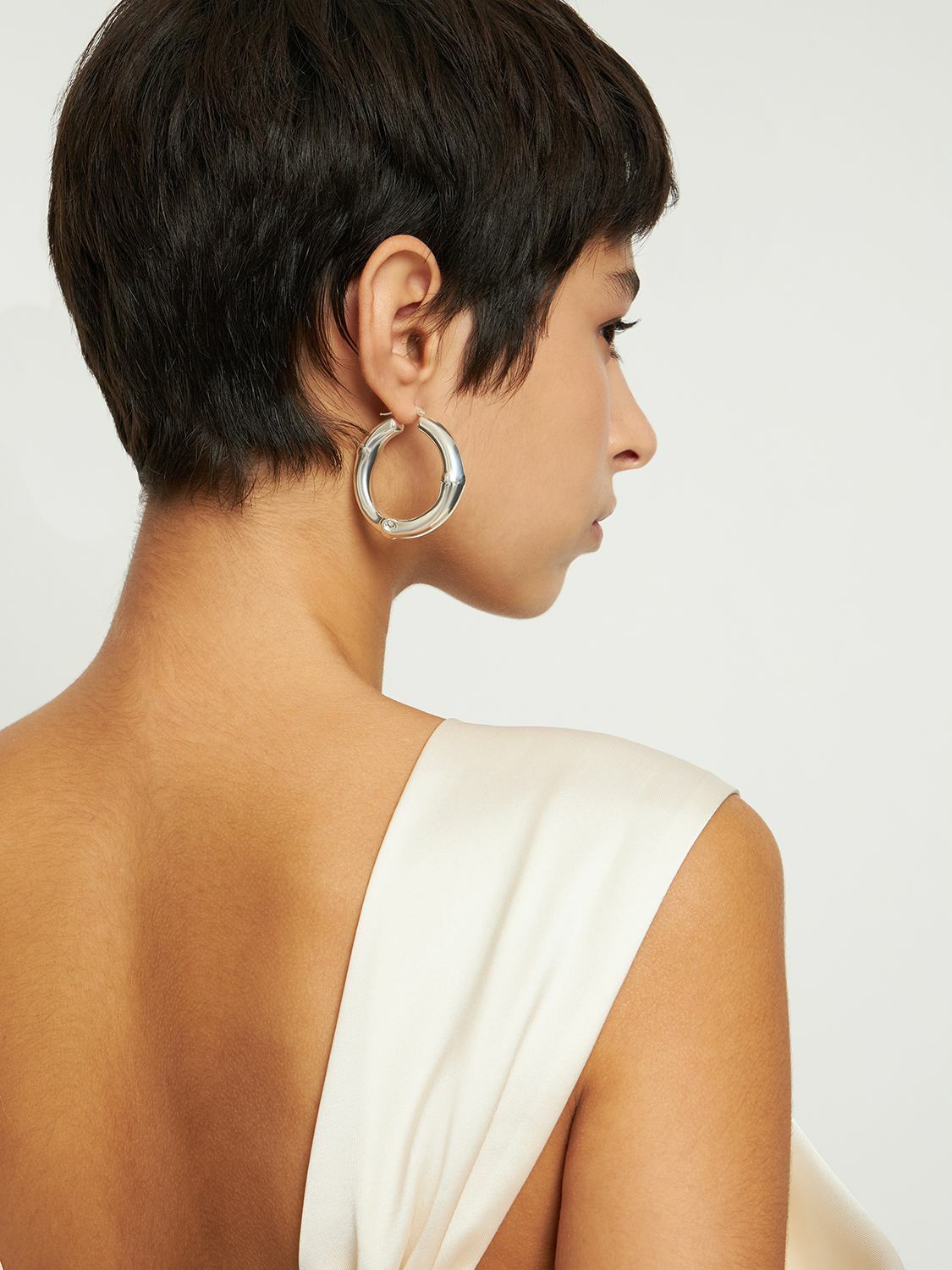 ピアス JIL SANDER  Bamboo hoop earrings Bamboo hoop earrings in gold - Jil Sander | Mytheresa
