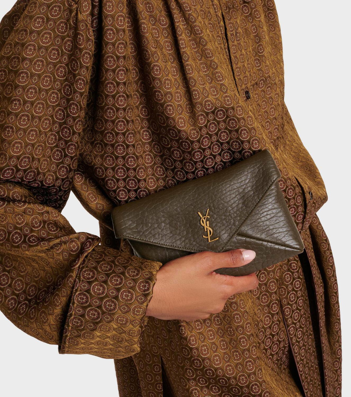 ショルダーバッグ・ポシェット Saint Laurent Mini Borsa Cassandre In Pelle CASSANDRE MATELASSÉ CARRÉ mini cube on chain in lambskin
