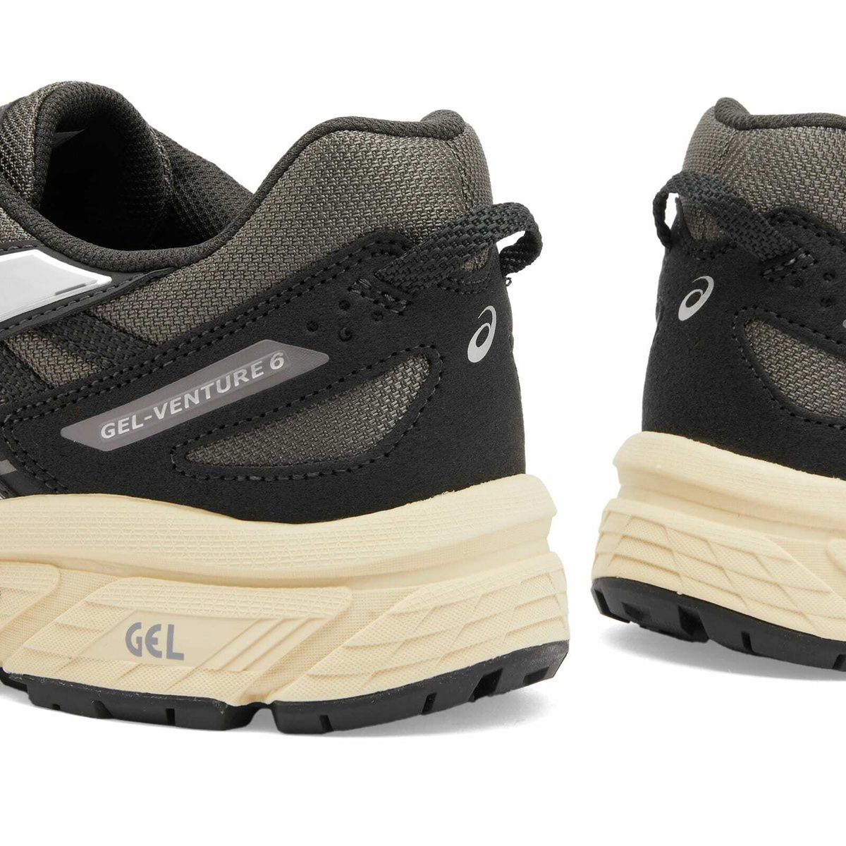 Asics Gel-Venutre 6 Sneakers in Truffle Grey/Steeple Grey