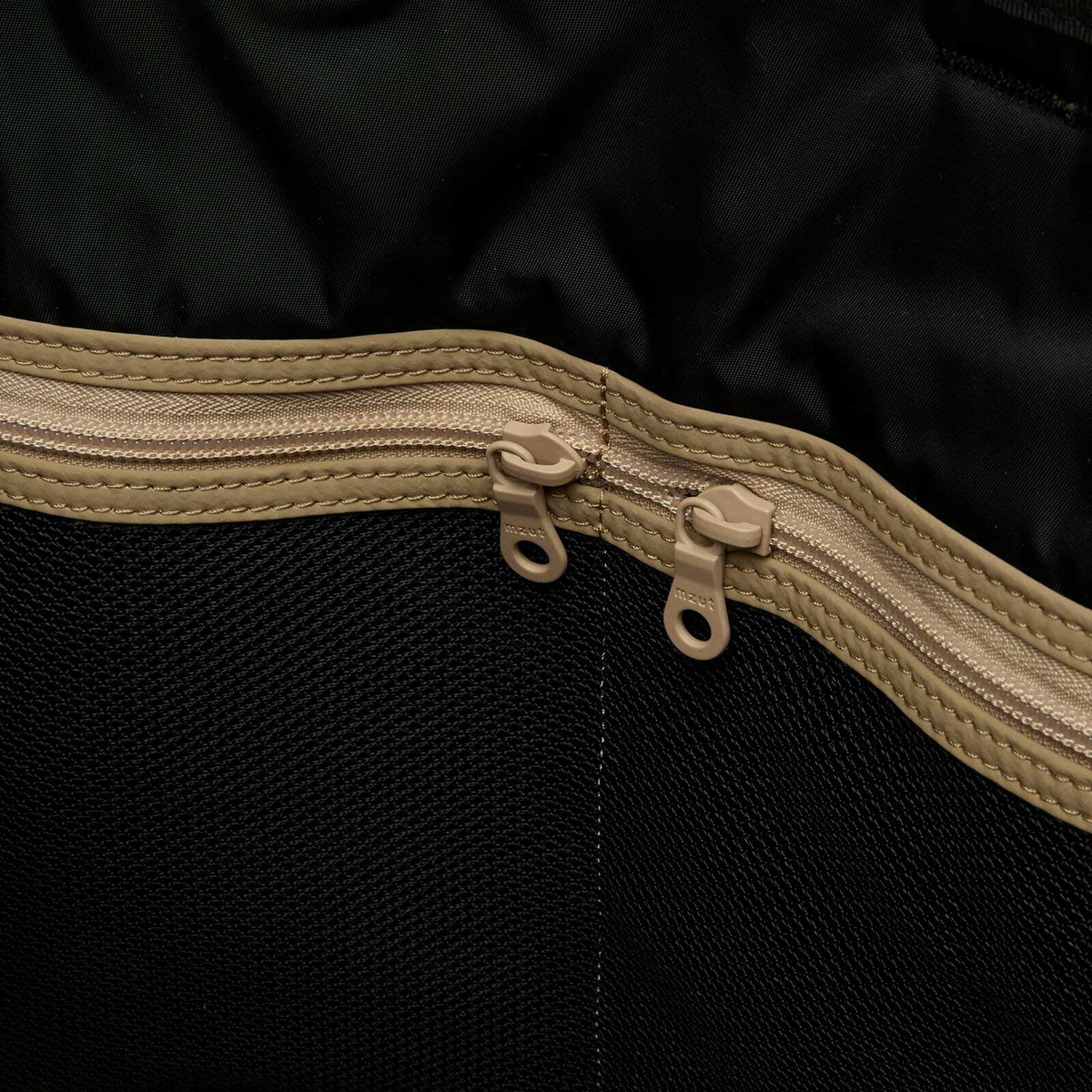 Mazi Untitled AM Case 03 in Beige 