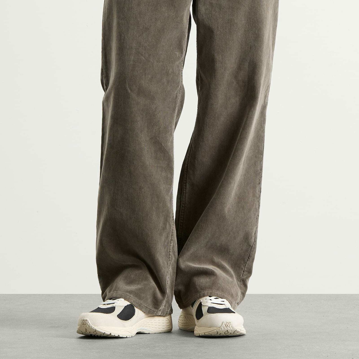 New Balance 2002R Sneaker in Arid Stone