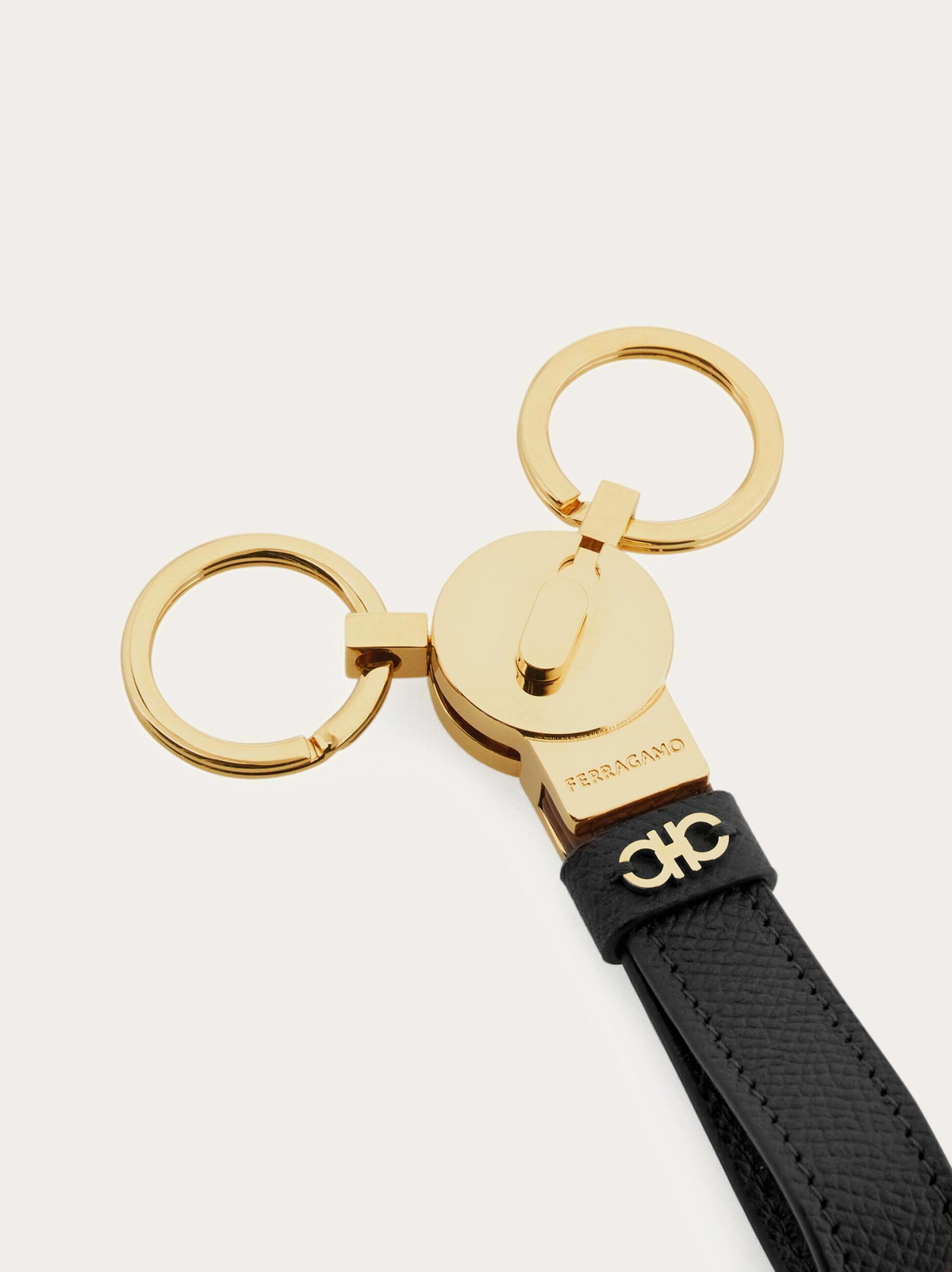 Ferragamo Mens Gancini key holder in Black