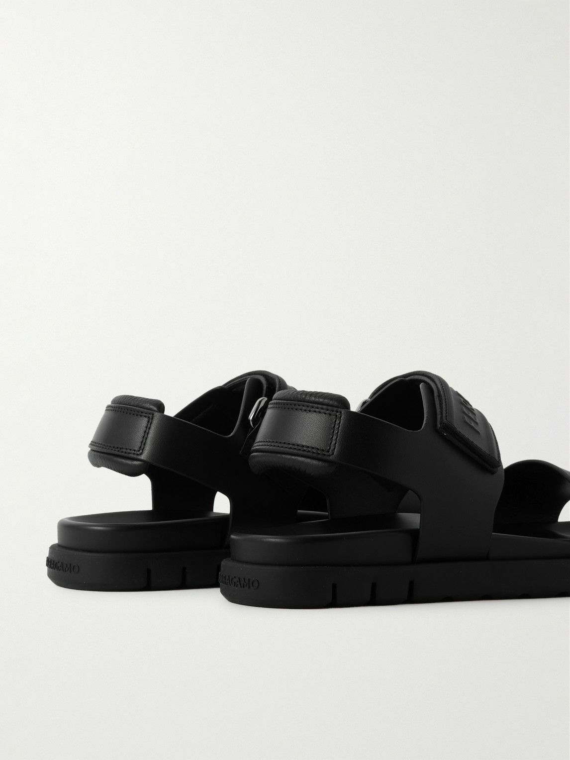 サンダル・ミュール FERRAGAMO Leather Sandals With Logo FERRAGAMO - Logo-Embossed Leather Sandals - Black Salvatore