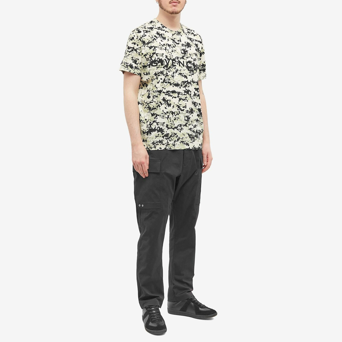 Tシャツ・カットソー GIVENCHY CAMCIIA BUTTONDOWN A RIGHE OXFORD (BM60ZY 14M6100) Shirt in cotton poplin with GIVENCHY Stamp embroidery