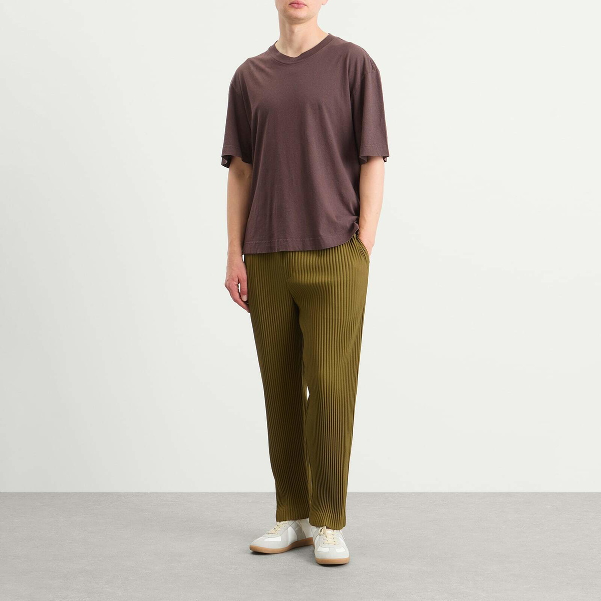 Homme Plissé Issey Miyake Men's Pleated Straight Trousers in Olive