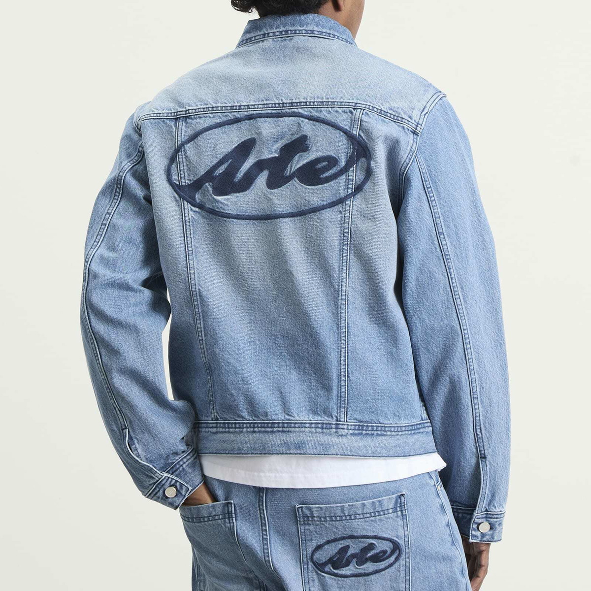 Arte Men's Circle Logo Denim Jacket in Bleach Wash