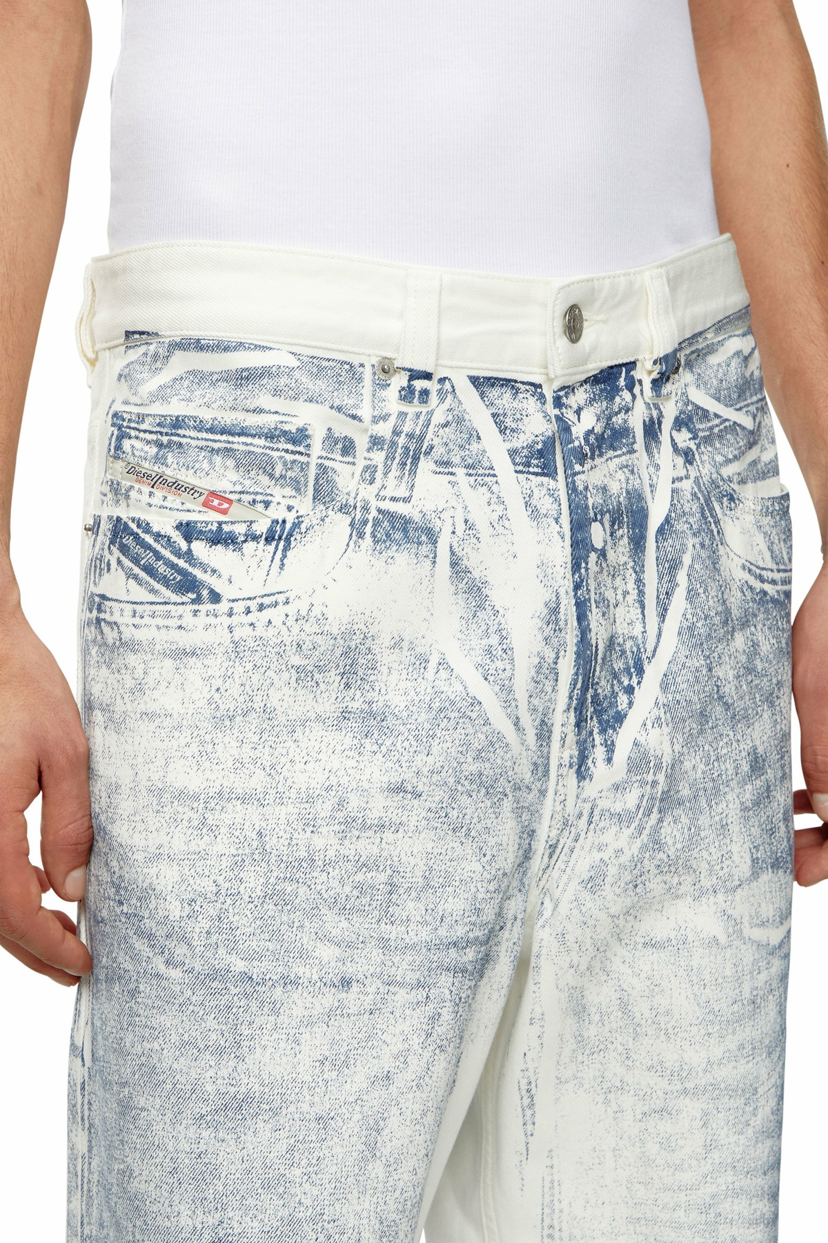 Diesel Relaxed Jeans - 2001 D-Macro - Jeans Mens in White Diesel