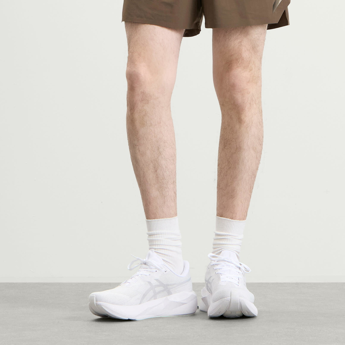 Asics Novablast 6 Sneaker in White/White