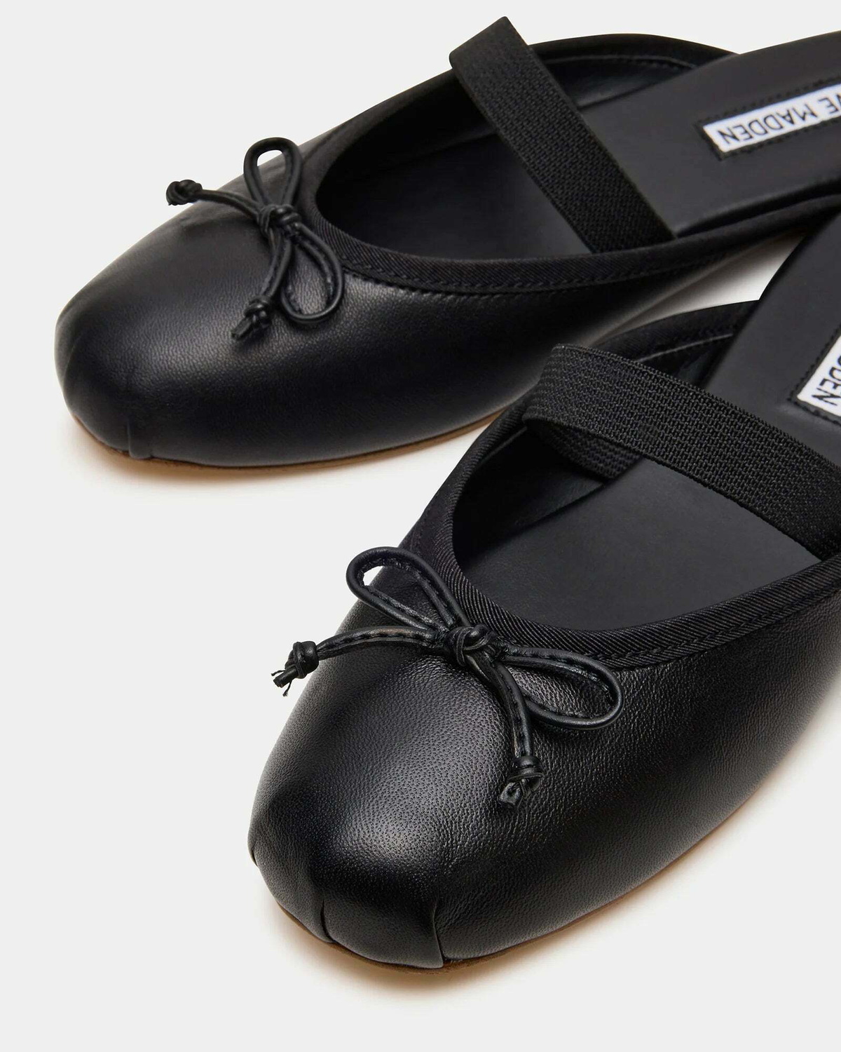 Steve Madden Cutesy Flats in Black