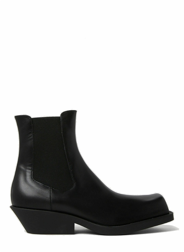 Photo: Chelsea Boots in Black