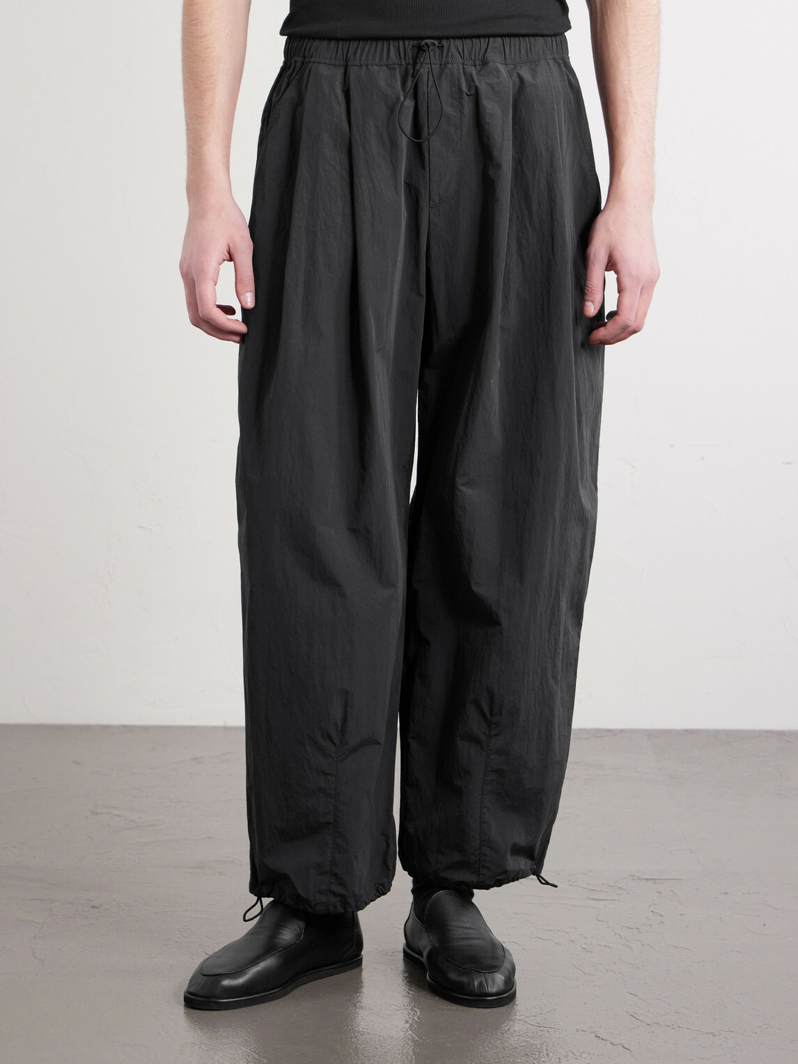 A Kind Of Guise - Chukar Straight-Leg Woven Trousers - Black