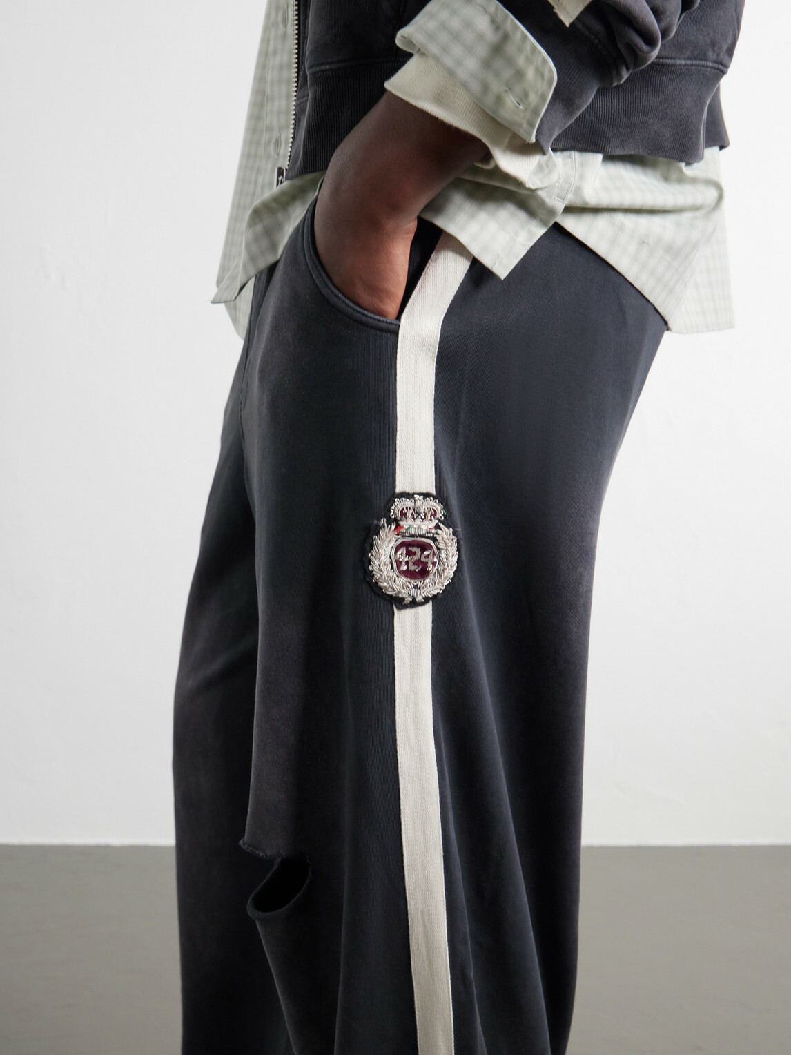 424 - Wide-Leg Striped Distressed Cotton-Jersey Sweatpants - Black