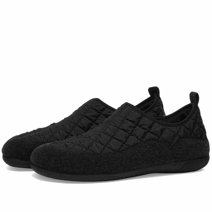 Photo: Guru's Roomshoes Men's Quilted Houseshoe in Black