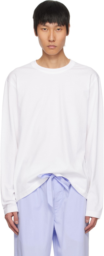 Photo: Tekla White Long-Sleeved T-shirt