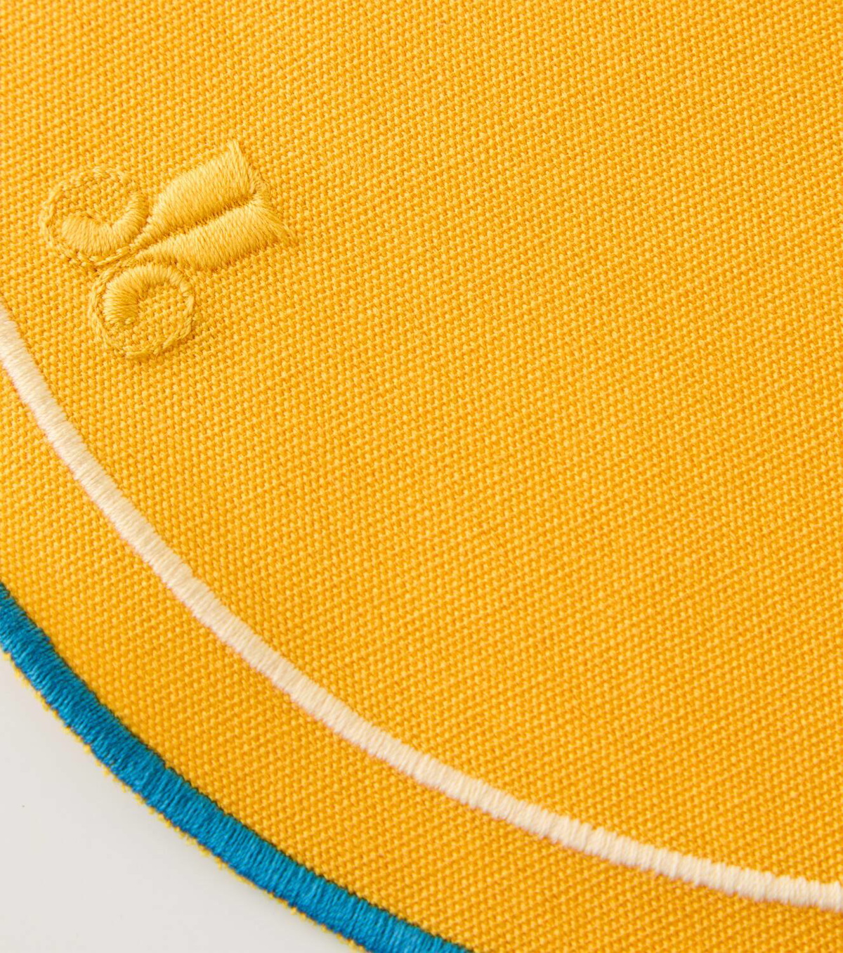 La DoubleJ Medallion set of 2 canvas placemats