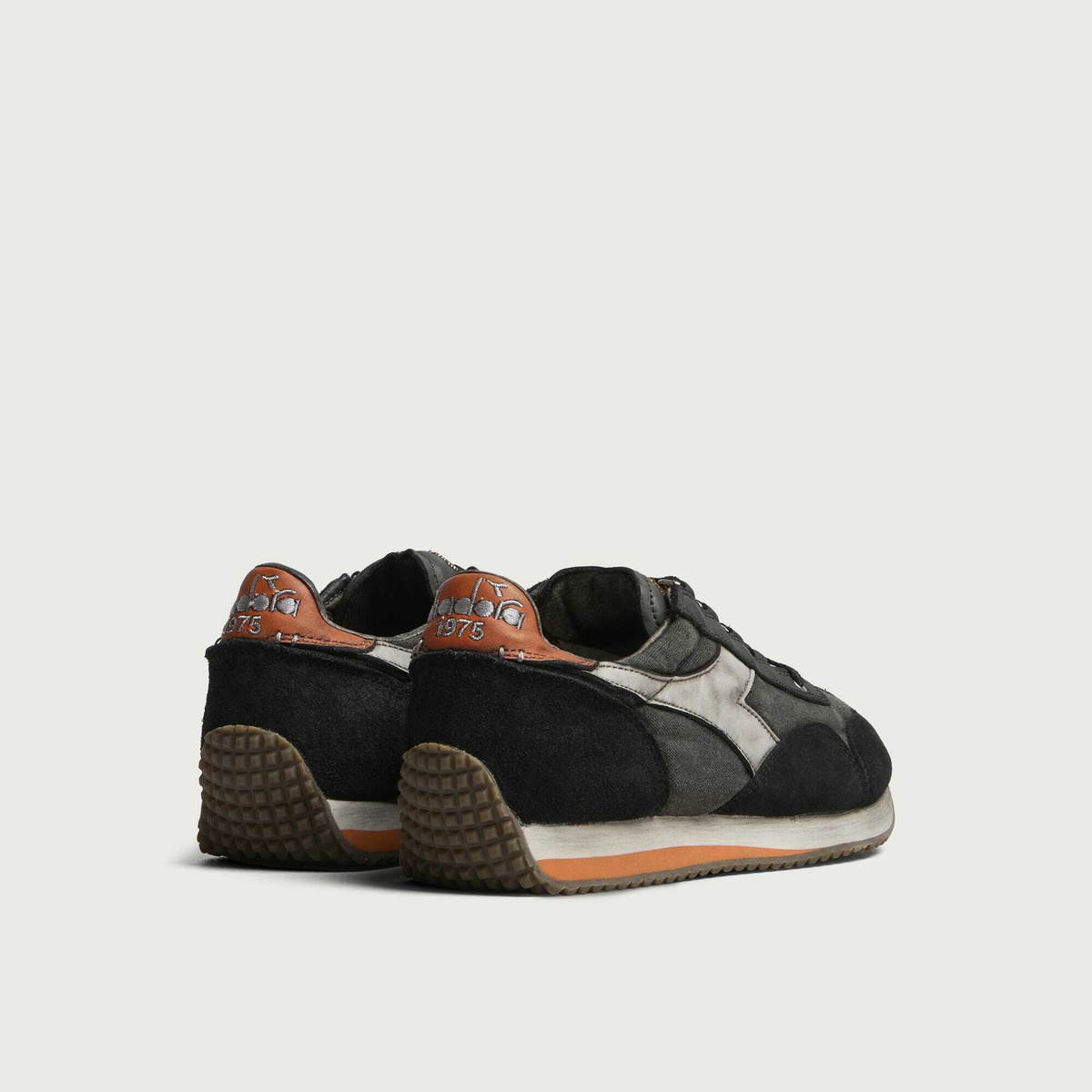 Diadora Men's Equipe Dirty Sw Evo Sneaker in Anthracite Black