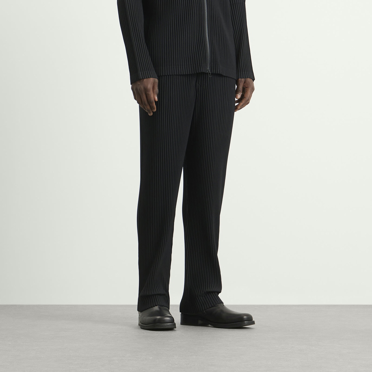 Homme Plissé Issey Miyake Men's Pleat Pant in Black