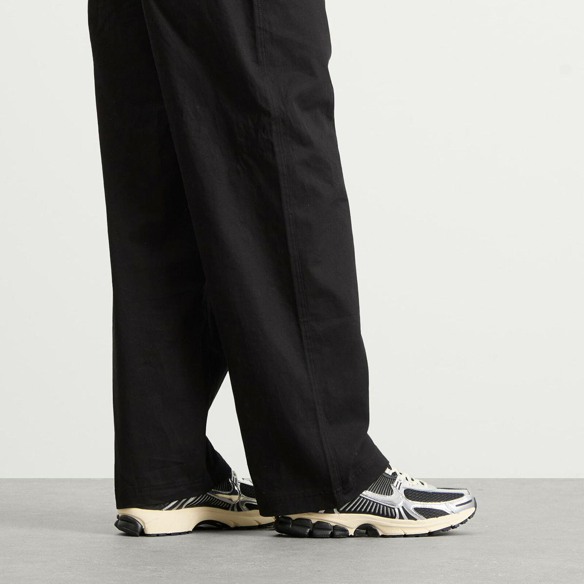 Nike Vomero 5 Chrome Sneaker in Black/Chrome/White