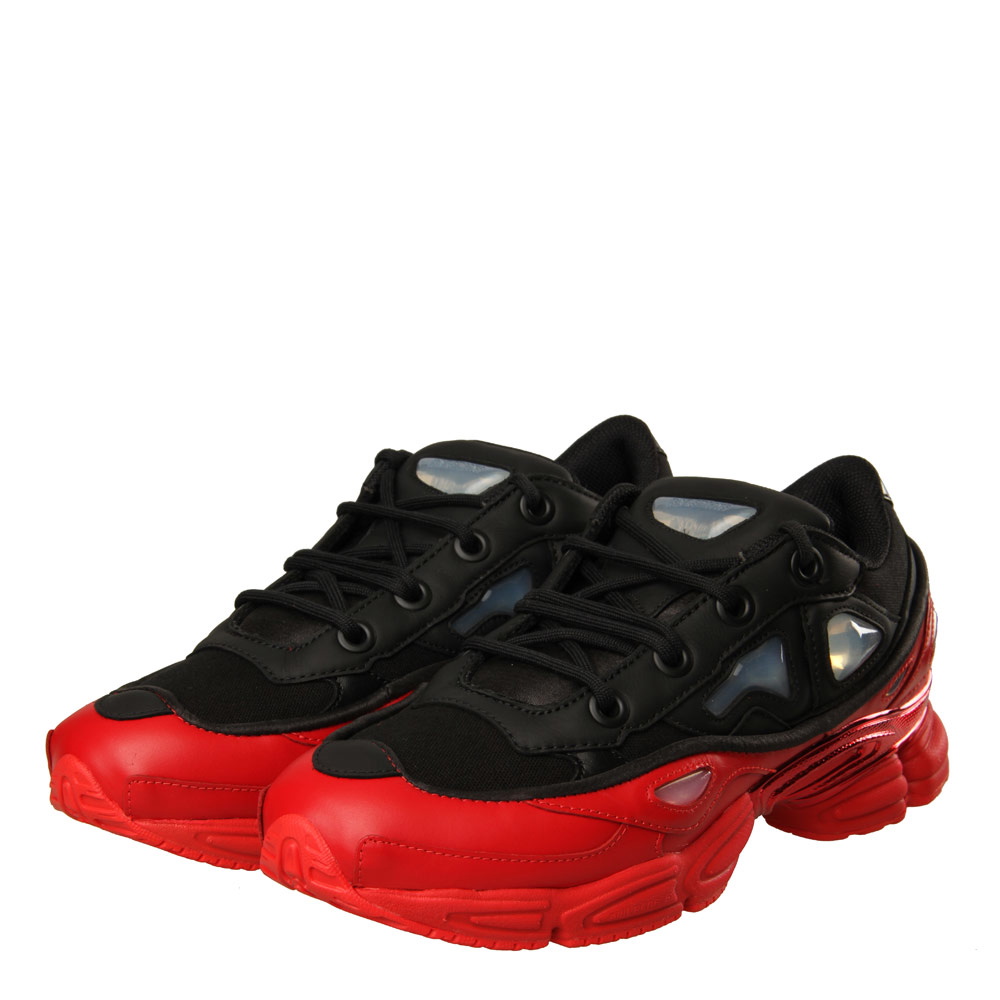 Ozweego III Sneakers - Core Black / Scarlet