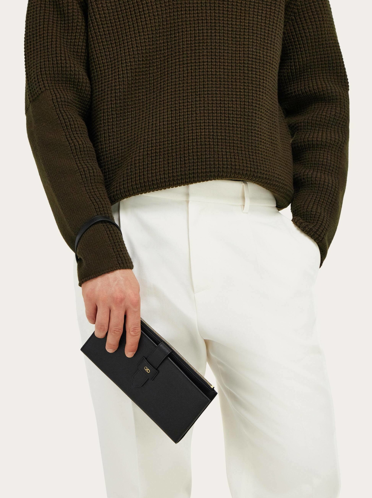 Ferragamo Mens Gancini document holder in Black