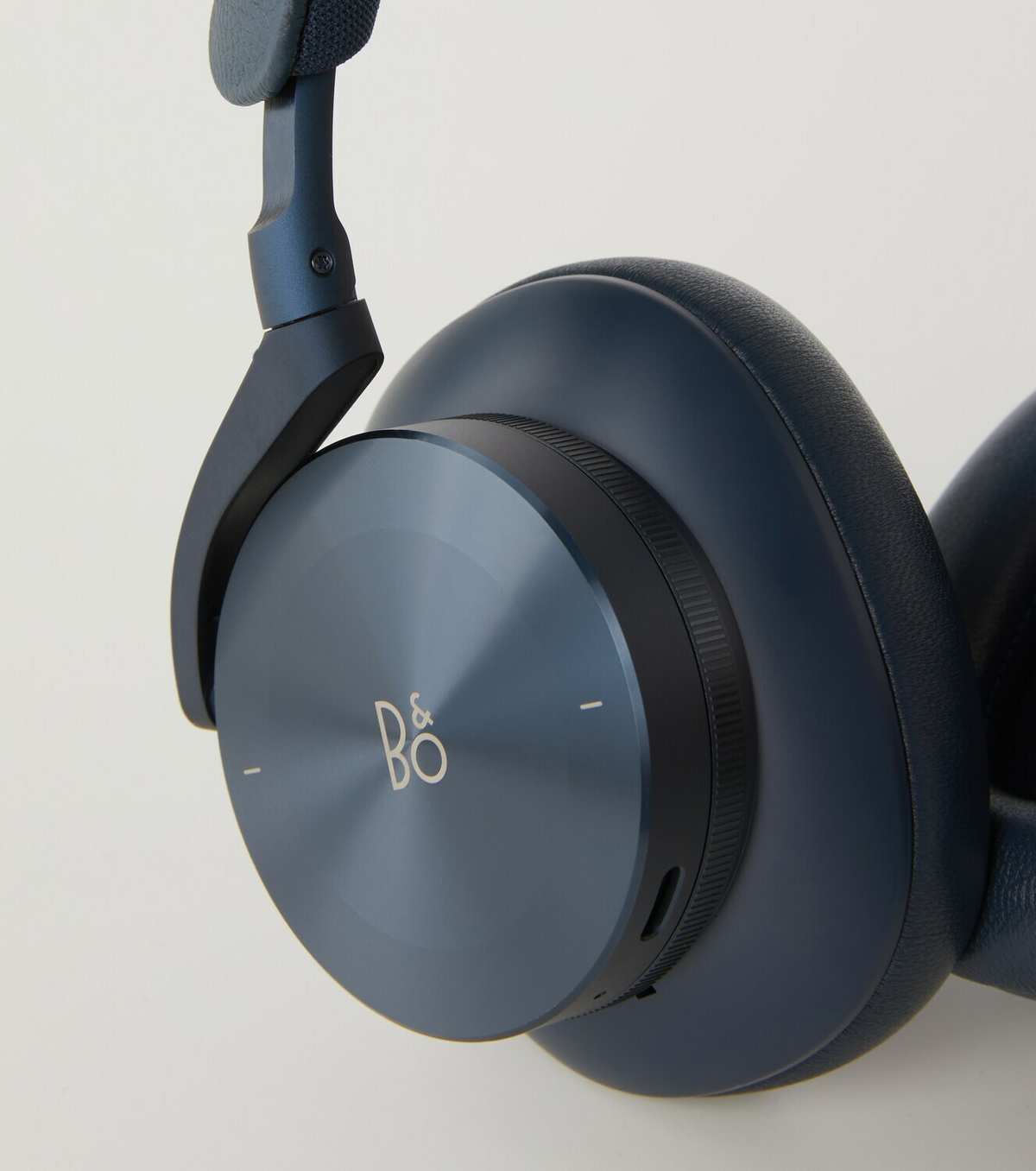 Bang & Olufsen - BeoPlay H95 headphones