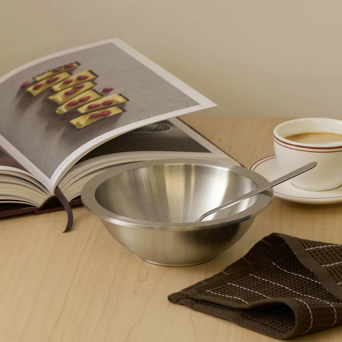 Service Projects Steel Bowl 02 in Brushed Steel 