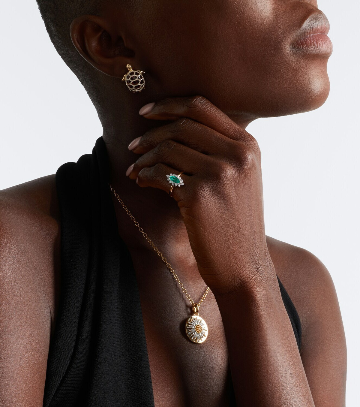 Yvonne Léon Pompadour 18kt gold ring with emerald and diamonds