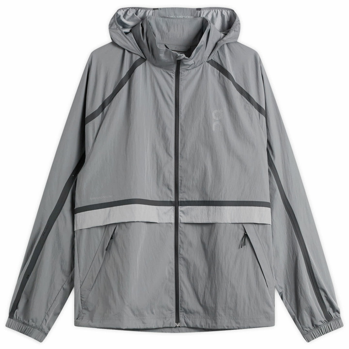 Photo: ON Men's Performance Volt Jacket in Glacier